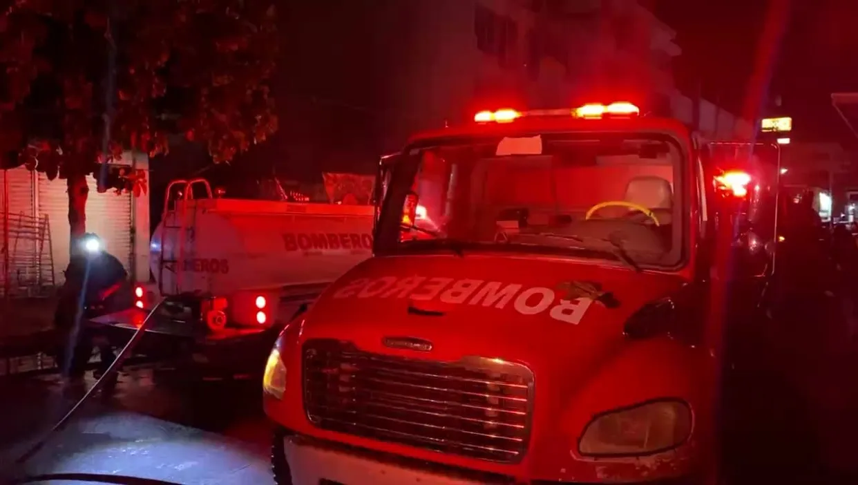 Por: Cortesía Incendio junto a Mercado en Acapulco deja 14 locales con daños; no descartan que haya sido provocado
