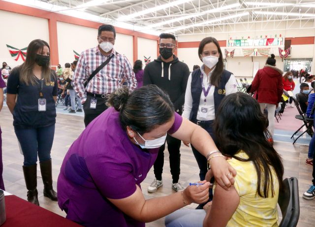 Aplica SEDIF 2 mil vacunas contra covid-19 a niñas, niños y adolescentes