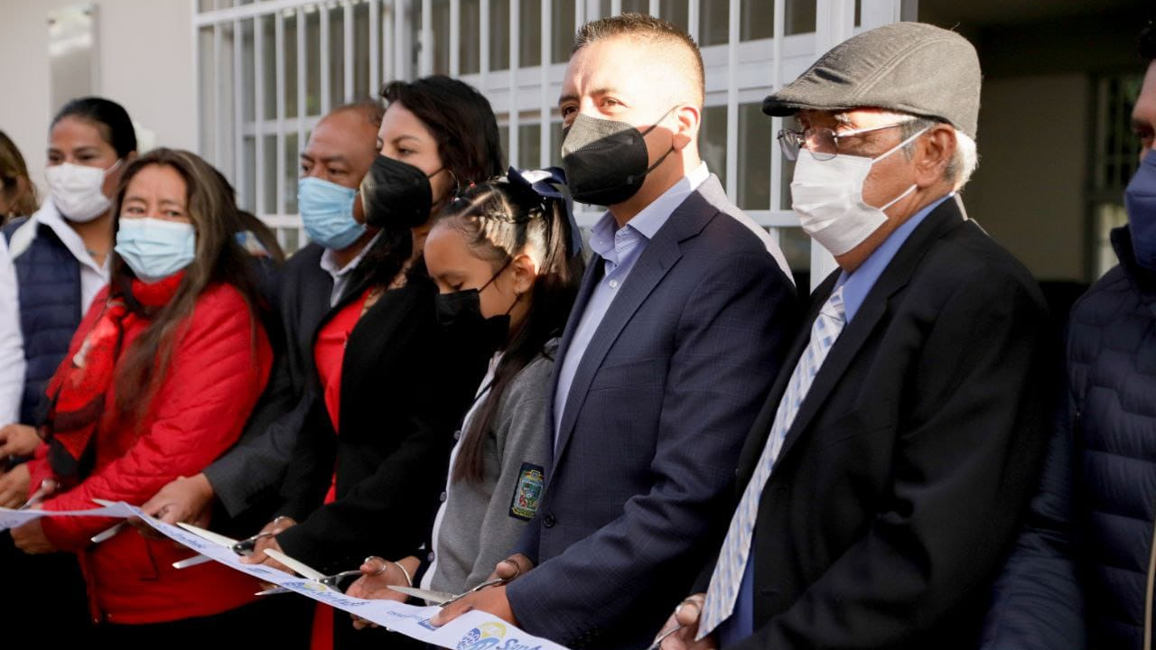 Por: Cortesía Ayuntamiento de San Andrés Cholula hizo entrega de un aula de medios a la primaria “Profesora Paz Montaño”