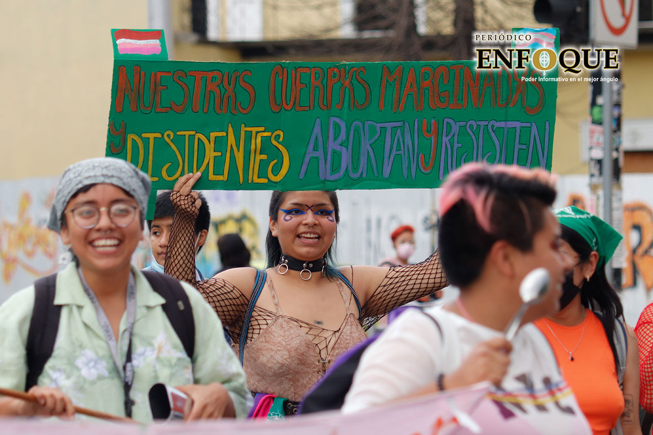 Por: Periódico Enfoque Comenzó marcha por el 28s en Puebla para exigir la legalización del aborto