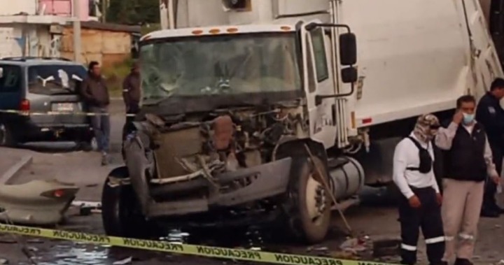 Camión de basura es impactado de forma violenta tras intentar ganarle el paso al tren en Lara Grajales