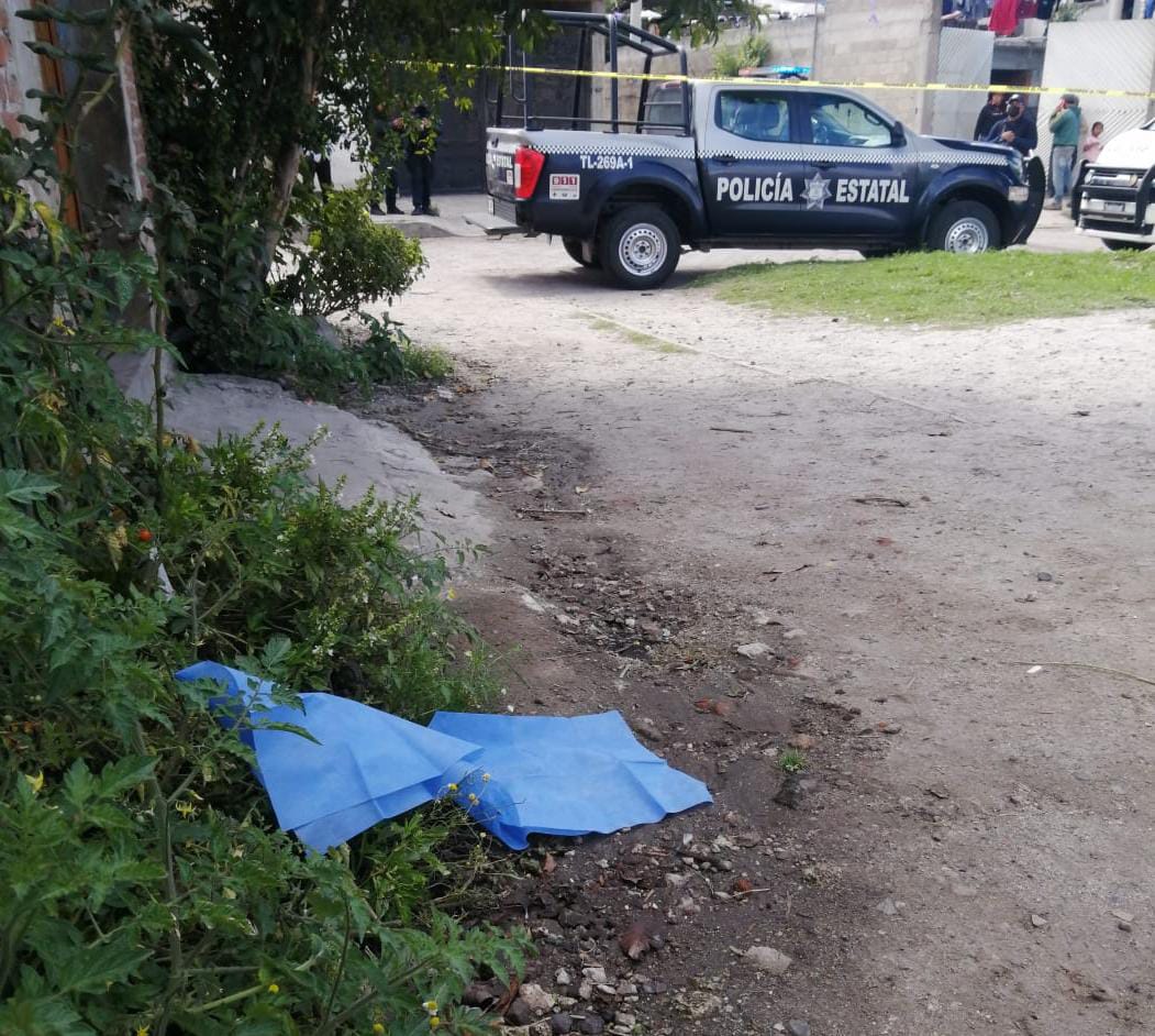 Localizan feto en camino de terracería de Nativitas