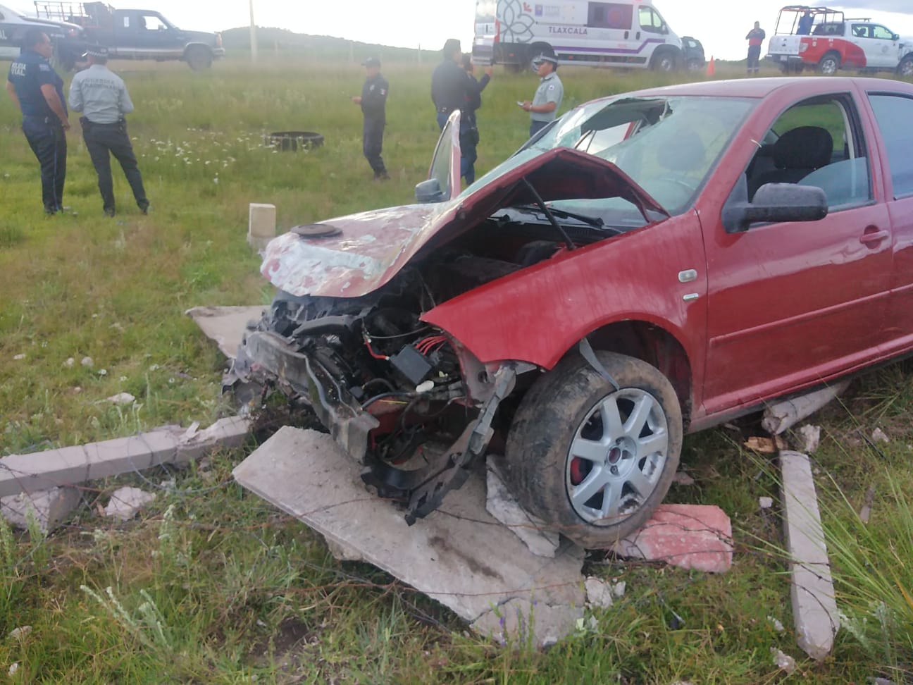 Vuelca vehículo y lo dejan abandonado en la Apizaco-Tlaxco