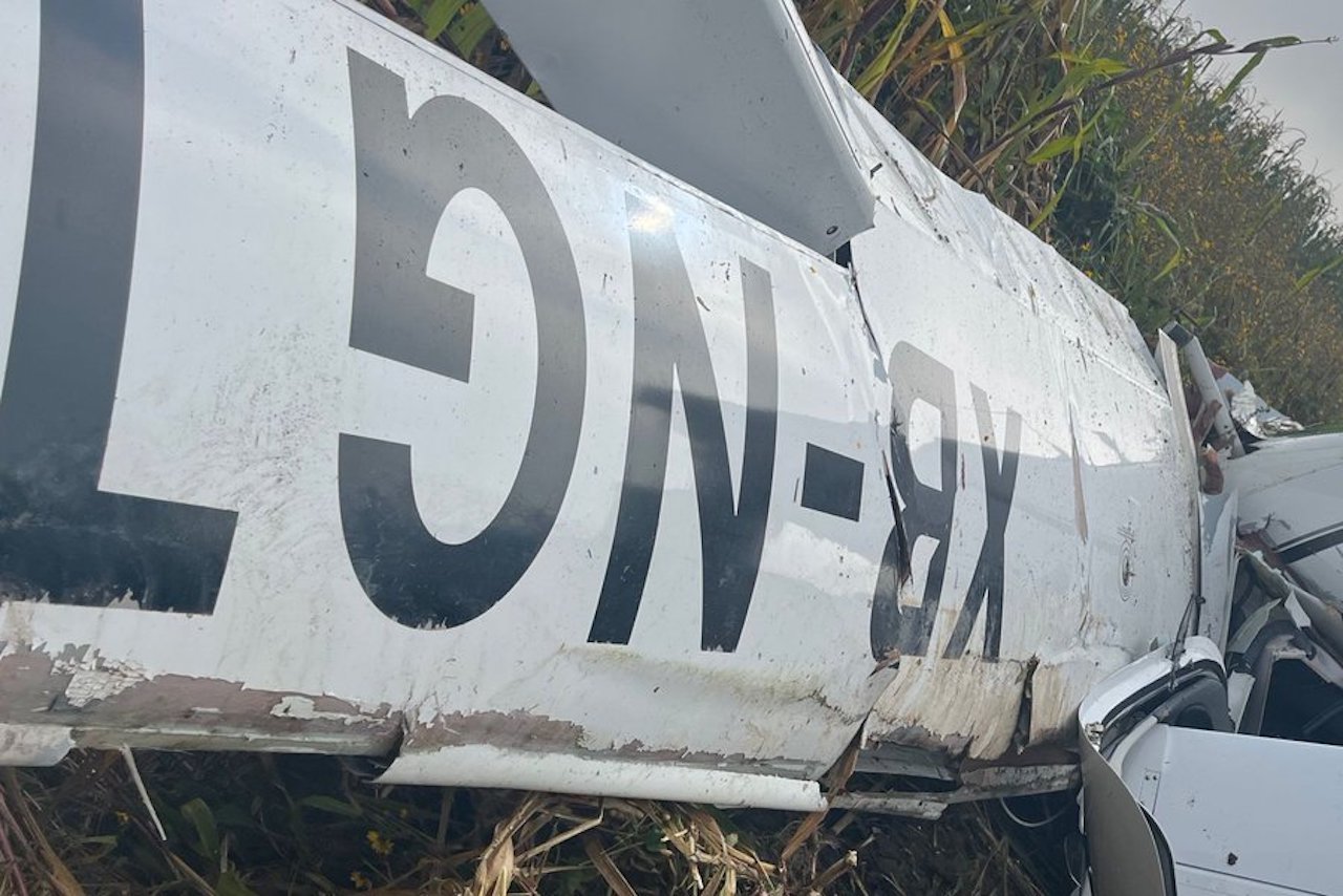 Por: Cortesía Fallecen tres personas tras desplome de avioneta en Edomex