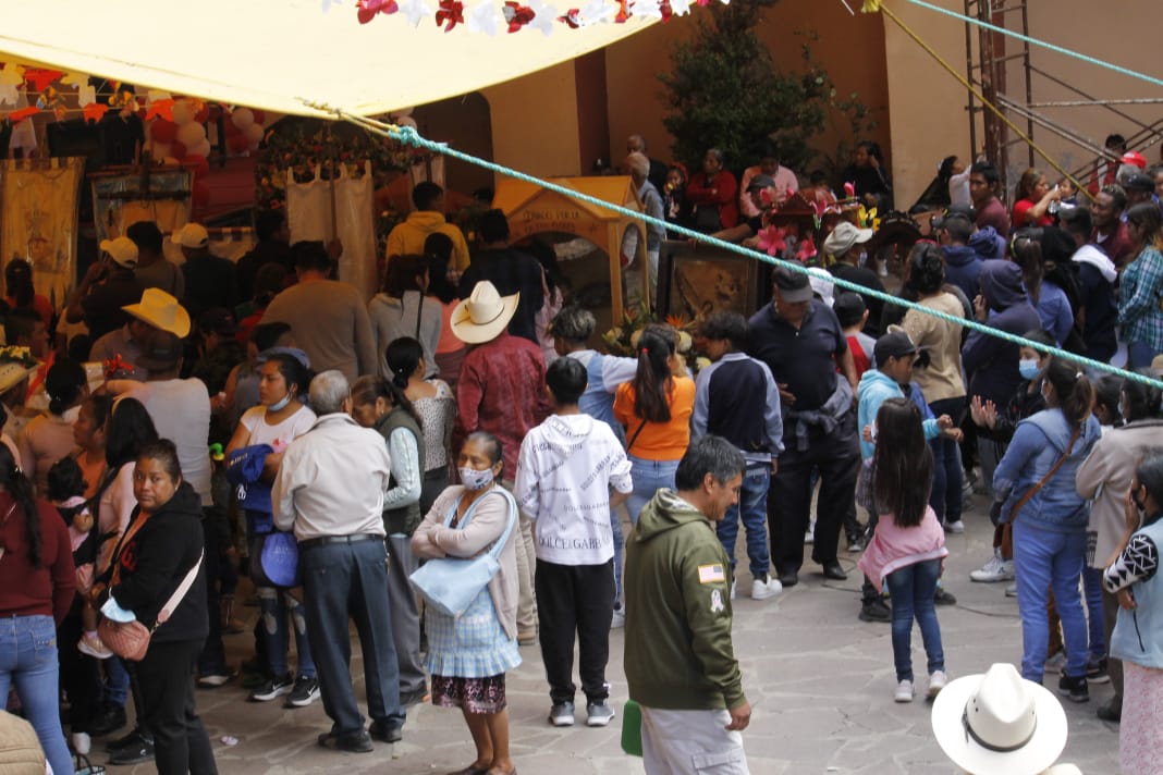Por: Cortesía  Abarrota feligresía al Santuario De Miguel Arcángel