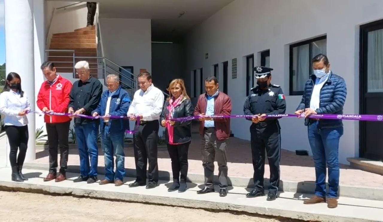 Por: Cortesía  Entrega Lorena Cuéllar apoyos para emergencias en CIX