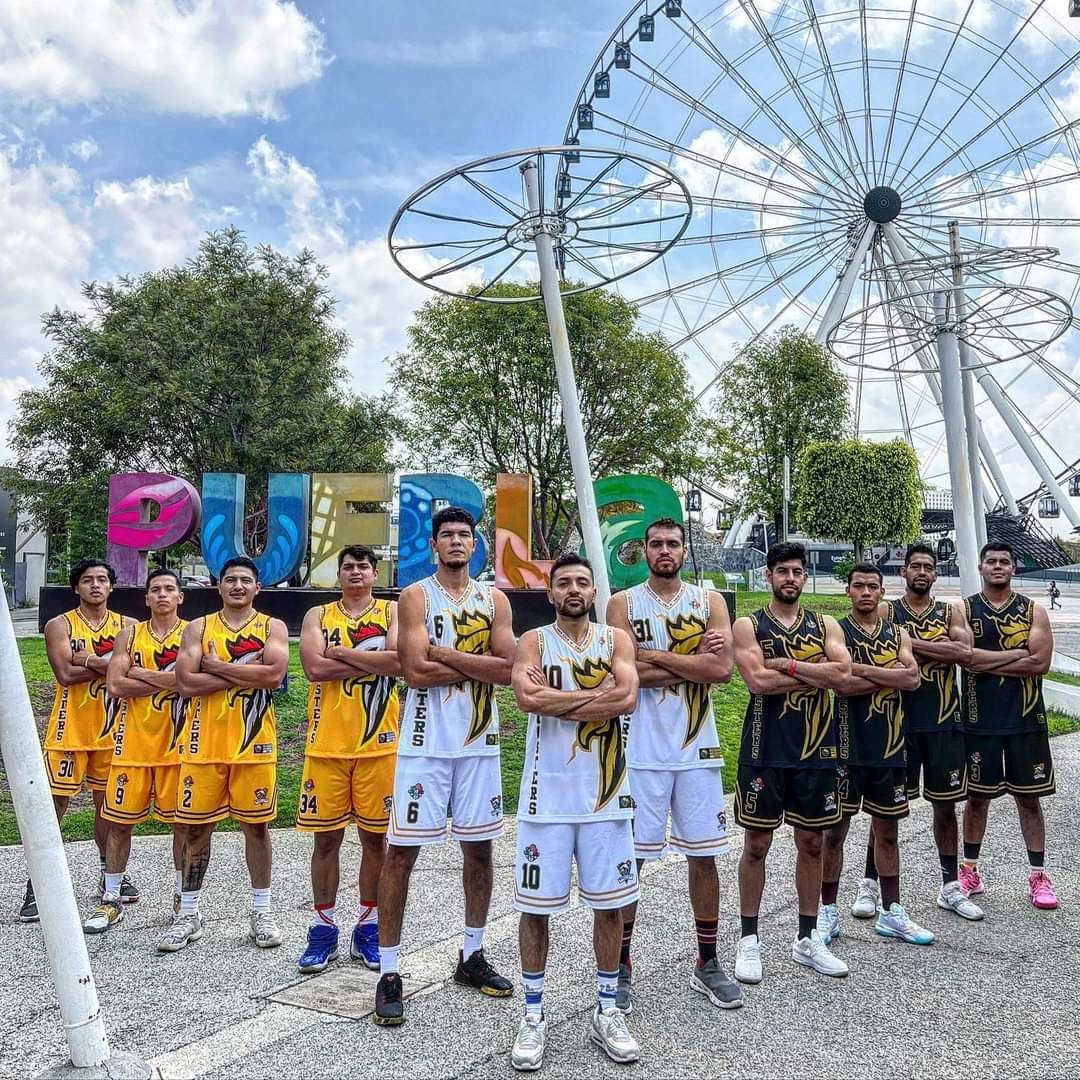 Por: Cortesía Roosters Puebla presentó equipo runvona temporada de basquetbol