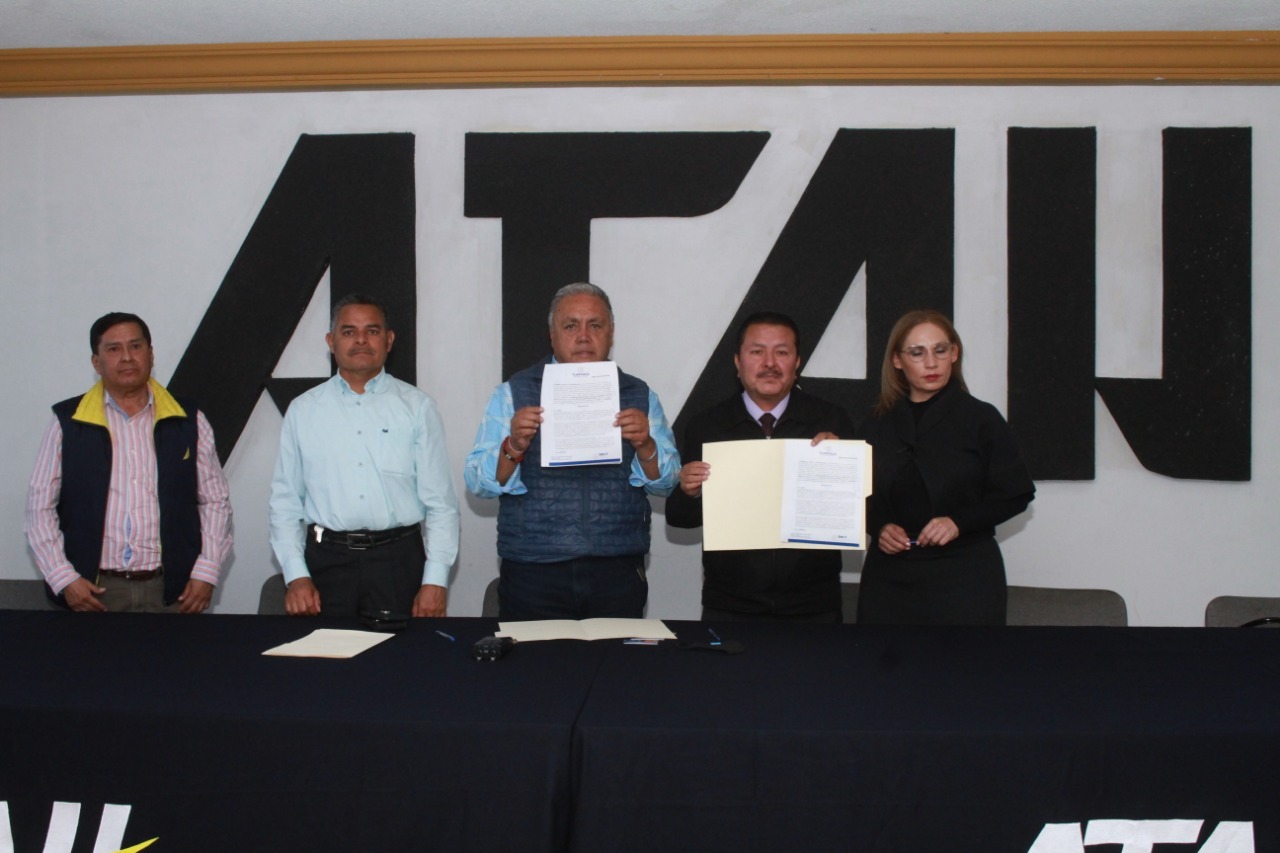 Firman convenio SMyT y ATAH para otorgar descuento en transporte a estudiantes