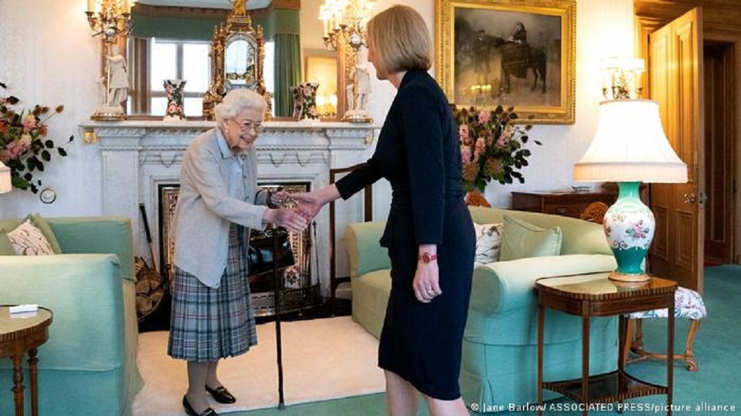 Liz Truss recibió el mandato por parte de la reina Isabel II como primera ministra del Reino Unido