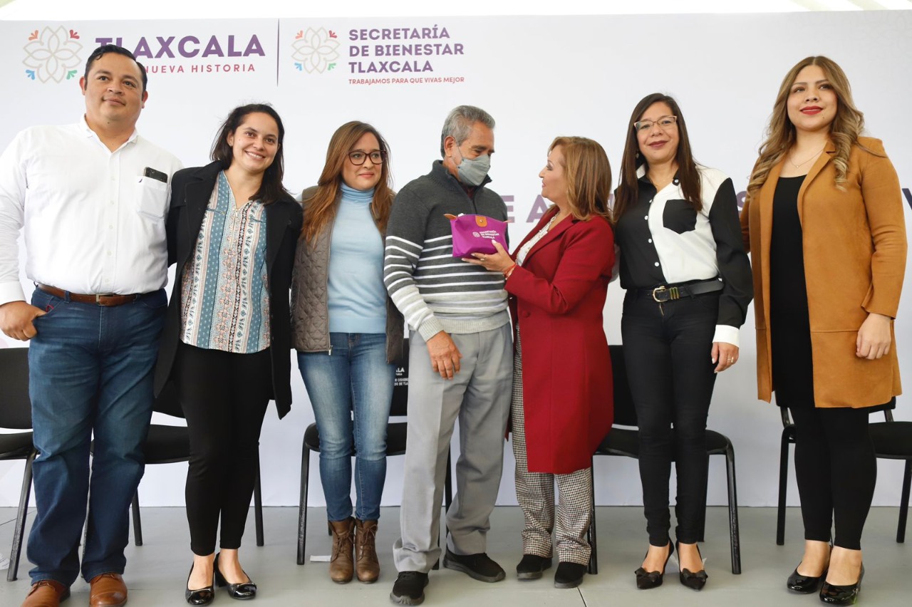 Entregó gobernadora 134 auxiliares auditivos para personas con discapacidad