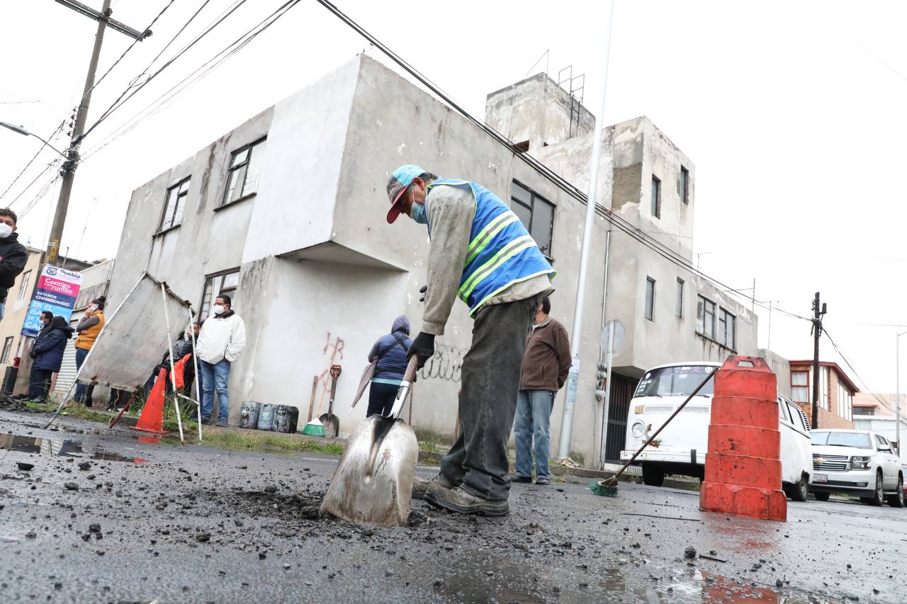 Por: Cortesía Amplia Eduardo Rivera con 14 mdp programa de bacheo