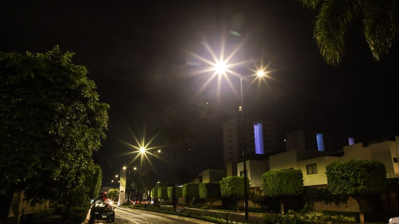 Por: Cortesía Ayuntamiento de San Andrés Cholula; puso en función 167 nuevas luminarias en Lomas de Angelópolis