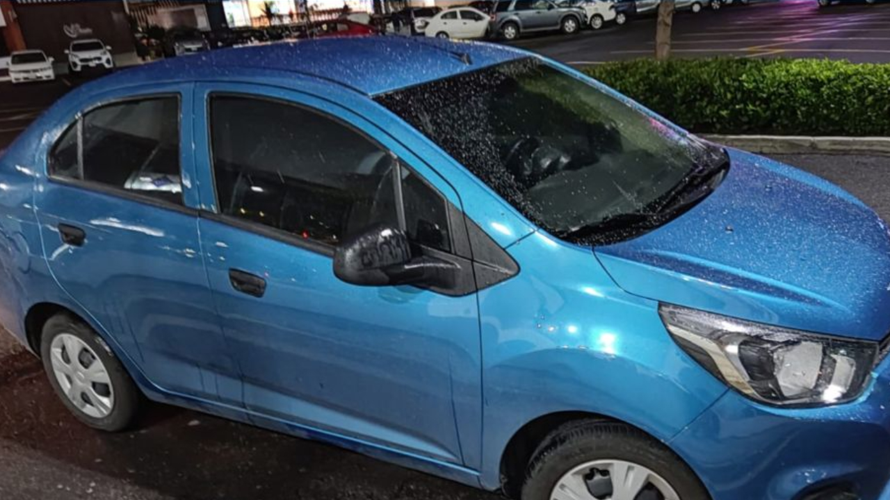 Por: Cortesía Policías de San Pedro Cholula; recuperaron un automóvil robado en Plaza San Diego