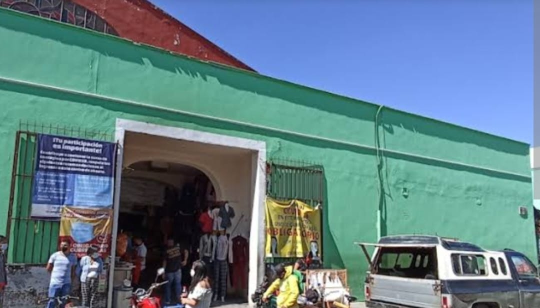 Rescatan banquetas del mercado “Del Razo” en San Pedro Cholula