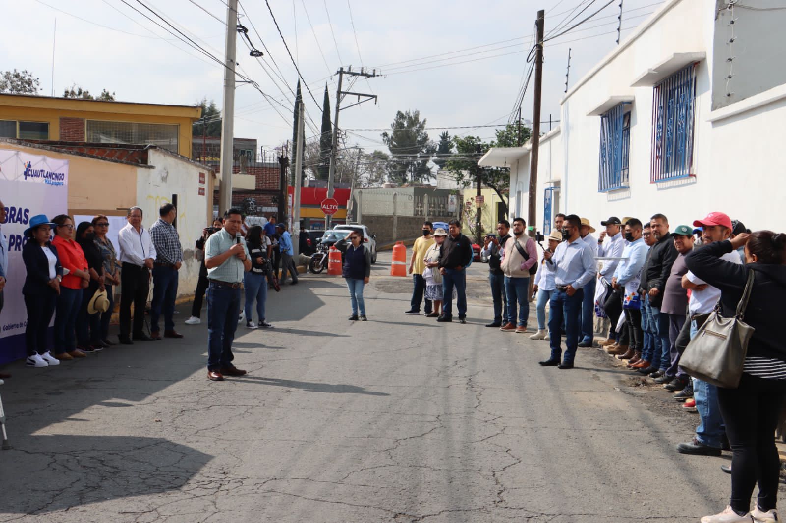 Filomeno Sarmiento Torres, da banderazo para la rehabilitación de la calle Francisco I. Madero