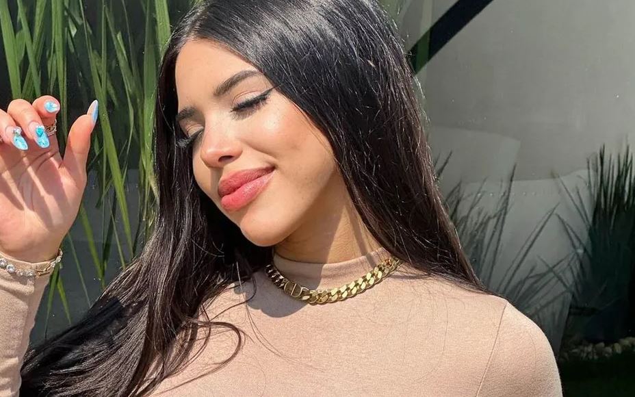 Manicurista se niega a atender a Yeri Mua durante transmisión en vivo y reacción se hace viral (Vídeo)