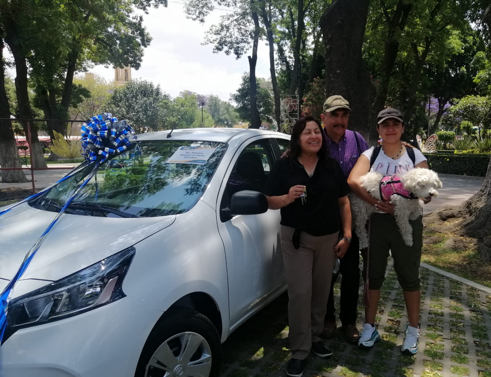 Por: Cortesía Lula Pineda Entrega Paola Angon premios a ganadores de “Sorteo Predial 2023”