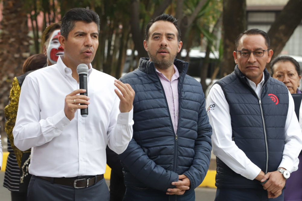 Elementos de la SSC permanecen hostilizados tras ser impactados por autobús en el boulevard 5 de mayo 