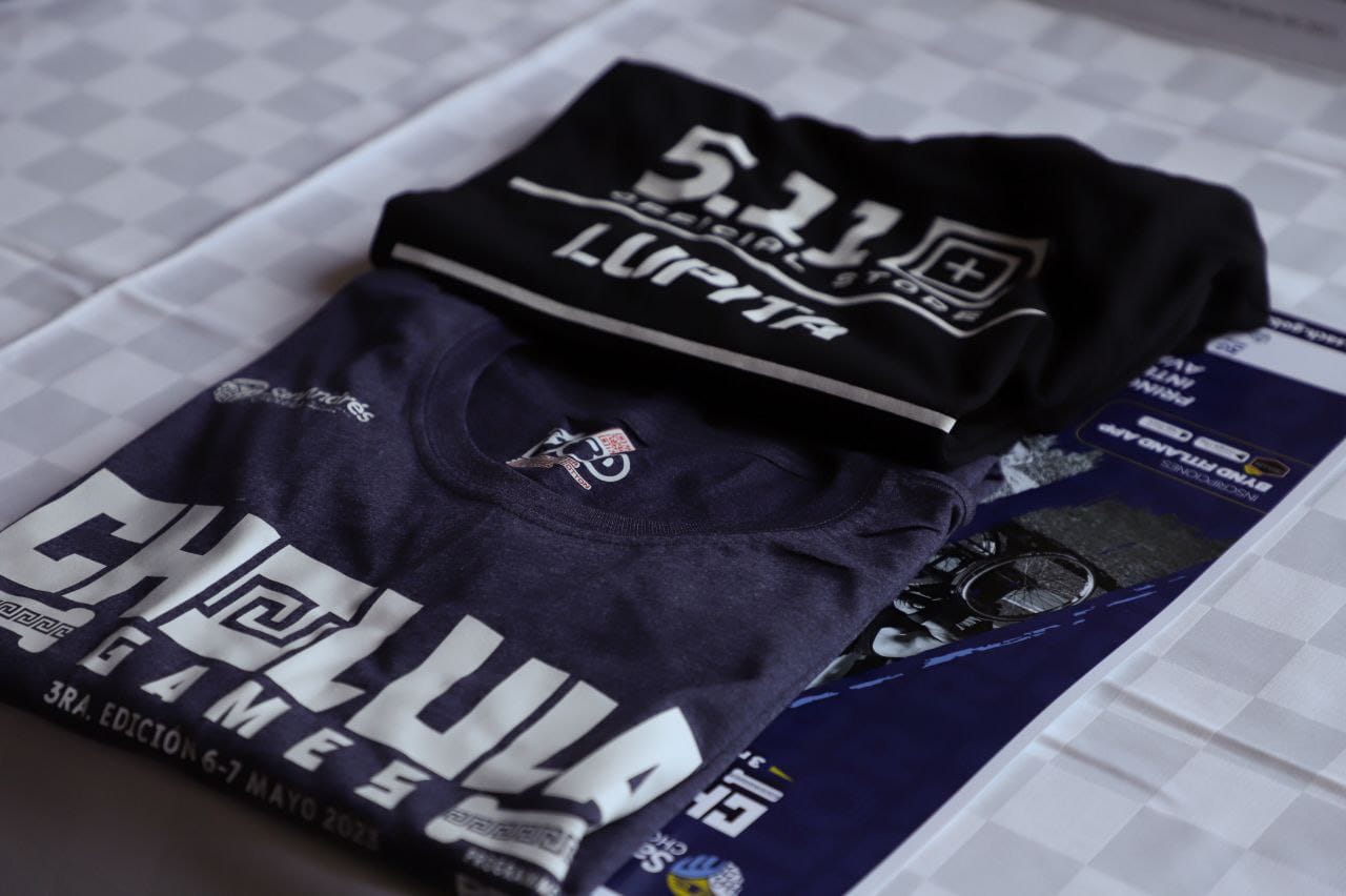 Presenta Ayuntamiento de San Andrés Cholula playera de atletas y jueces de la competencia Cholula Games 