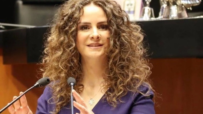 Por: Cortesía Nancy de la Sierra alza la mano por la gubernatura de Puebla
