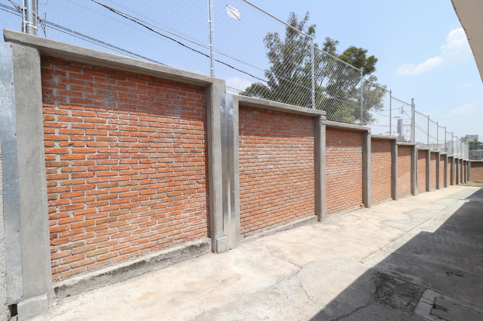 Comunicado oficial Paola Angon entrega de barda perimetral en primaria de Momoxpan que llevaba 20 años solicitándose