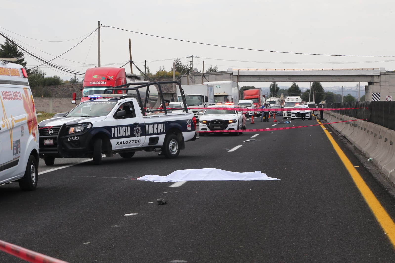 Muere hombre tras ser atropellado por un vehículo, sobre la carretera federal México-Veracruz 