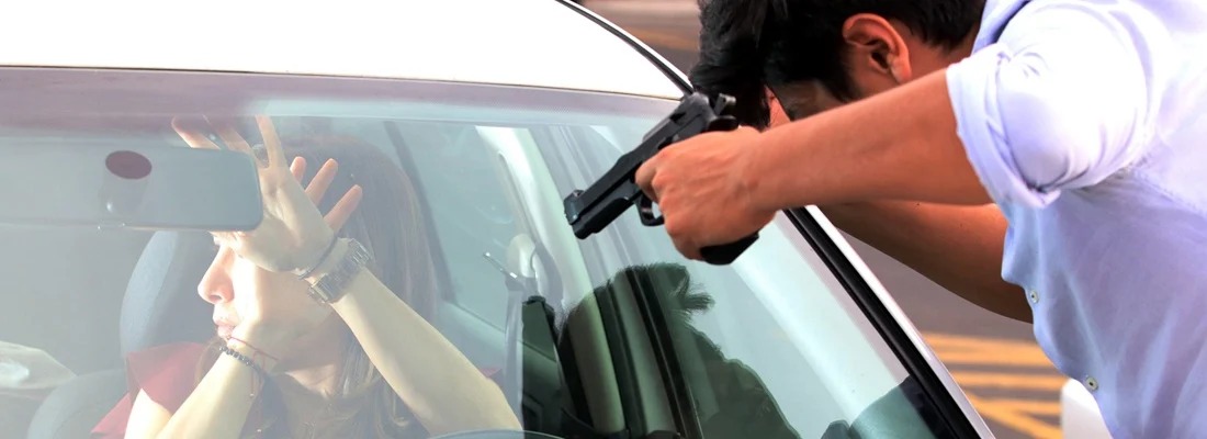 Por: Cortesía Asalto masivo en la Puebla-Orizaba VIDEO: Sujetos con armas largas