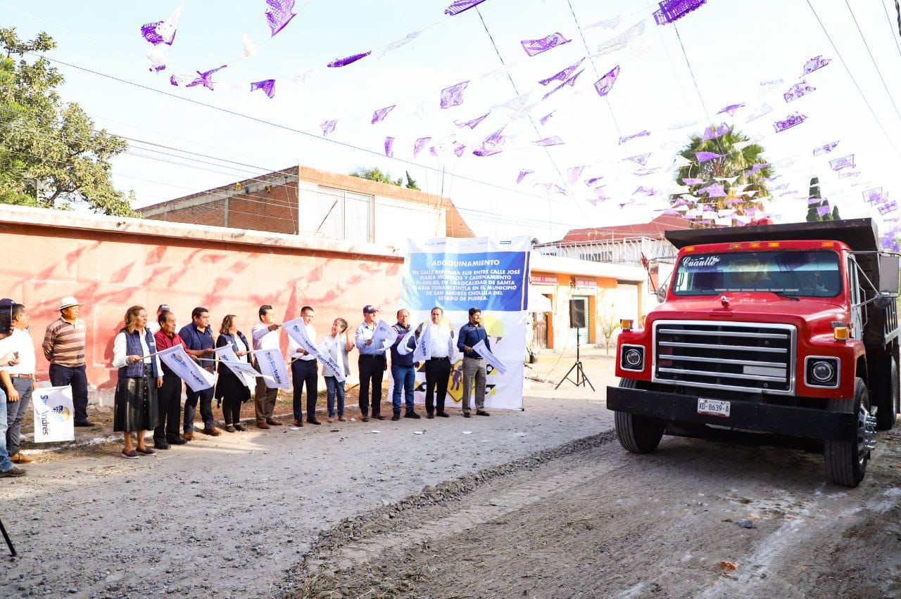 Inicia Mundo Tlatehui obra de adoquinamiento en la junta auxiliar Santa María Tonantzintla