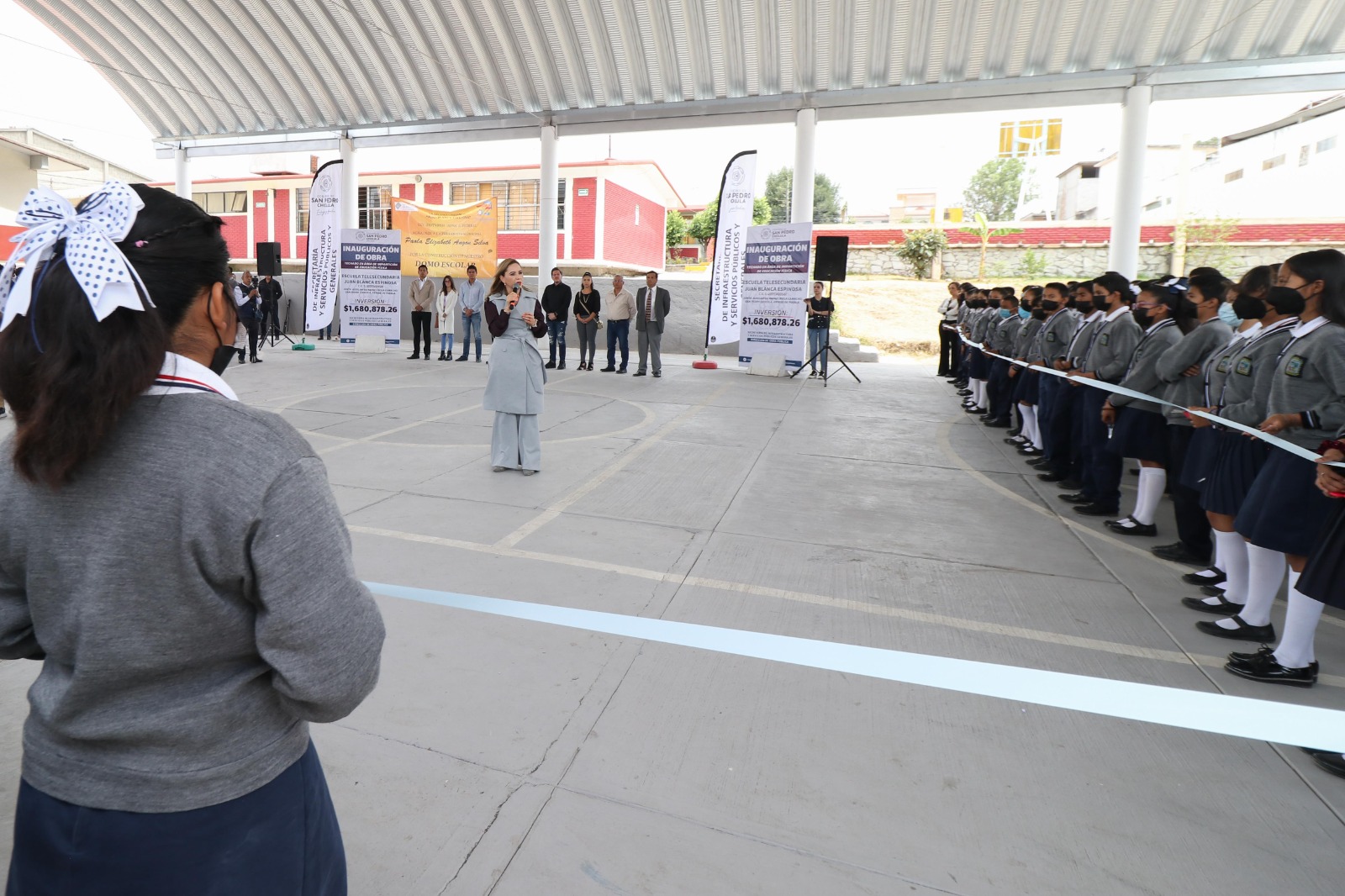 Paola Angon entrega techado en la telesecundaria Juan Blanca, respondiendo a una solicitud de más de 15 años