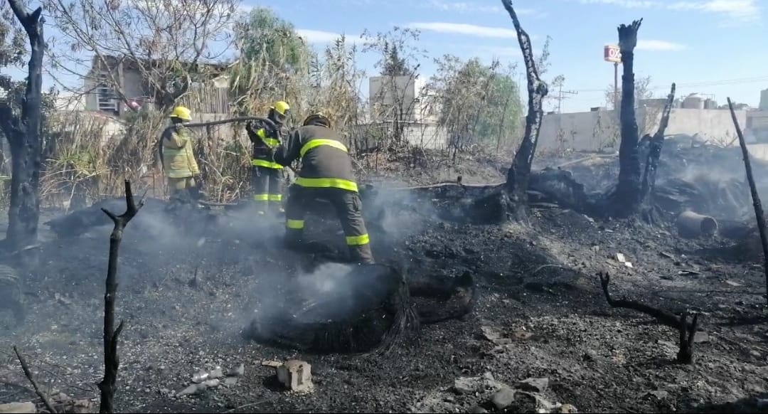 Causa pánico incendió en Cuautlancingo que termina con una vivienda en su totalidad