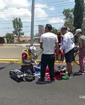 Atropellan a tres ciclistas en la “Vía Recreativa Cholula”, un adolescente fallece