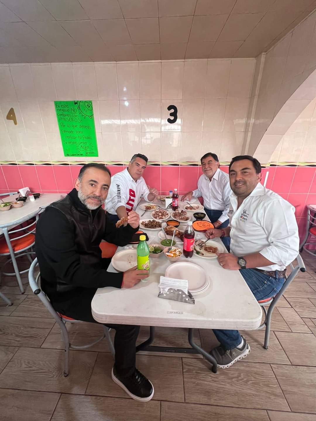 Reaparece Mariano González Zarur; opera a favor de Alejandra Del Moral