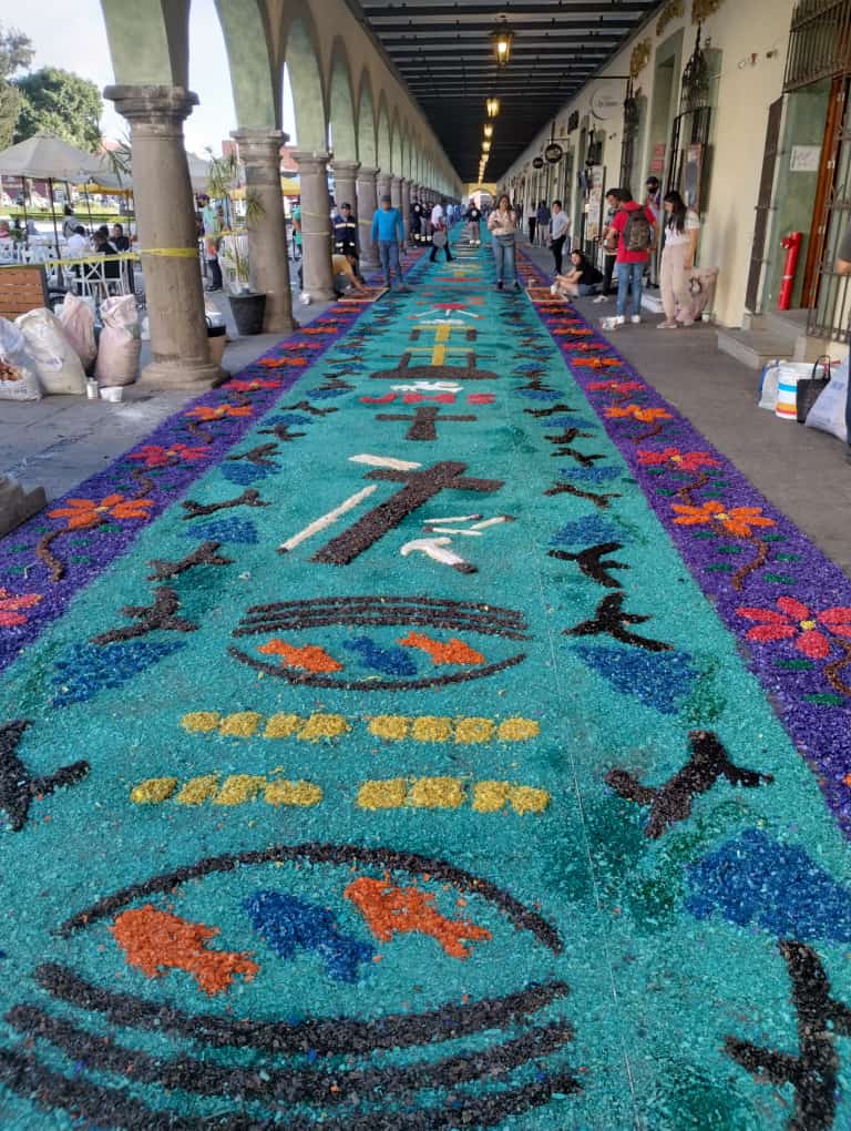 Lista la tradicional alfombra de Semana Santa en San Pedro Cholula