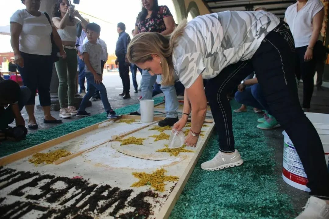 Paola Angon invita a turistas y locales a visitar la alfombra de Semana Santa 2023