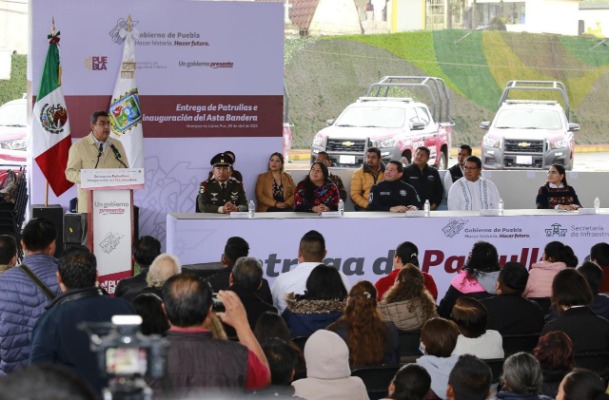 Por: Cortesía Gobierno estatal entrega seis patrullas a policía de Xicotepec