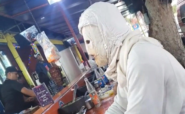 Por: Cortesía Revelan identidad del "hombre de blanco" que causó terror en redes sociales (Vídeo)