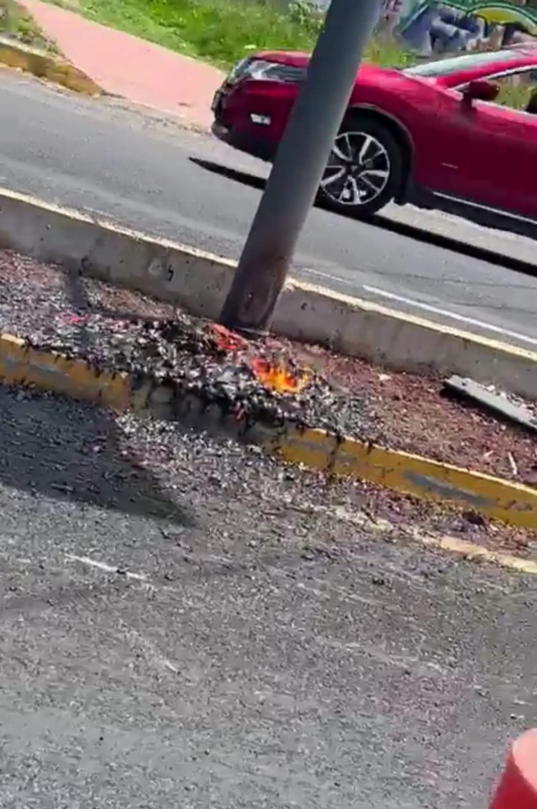 Por: Especial  ¡El suelo es lava! captan "nacimiento volcánico" sobre carretera Vía Corta