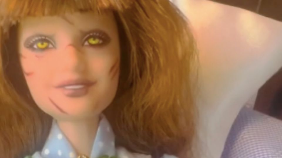 Por: Cortesía Conoce la muñeca Barbie versión "El Exorcista", es muy rara y solo hay 3 en el mundo