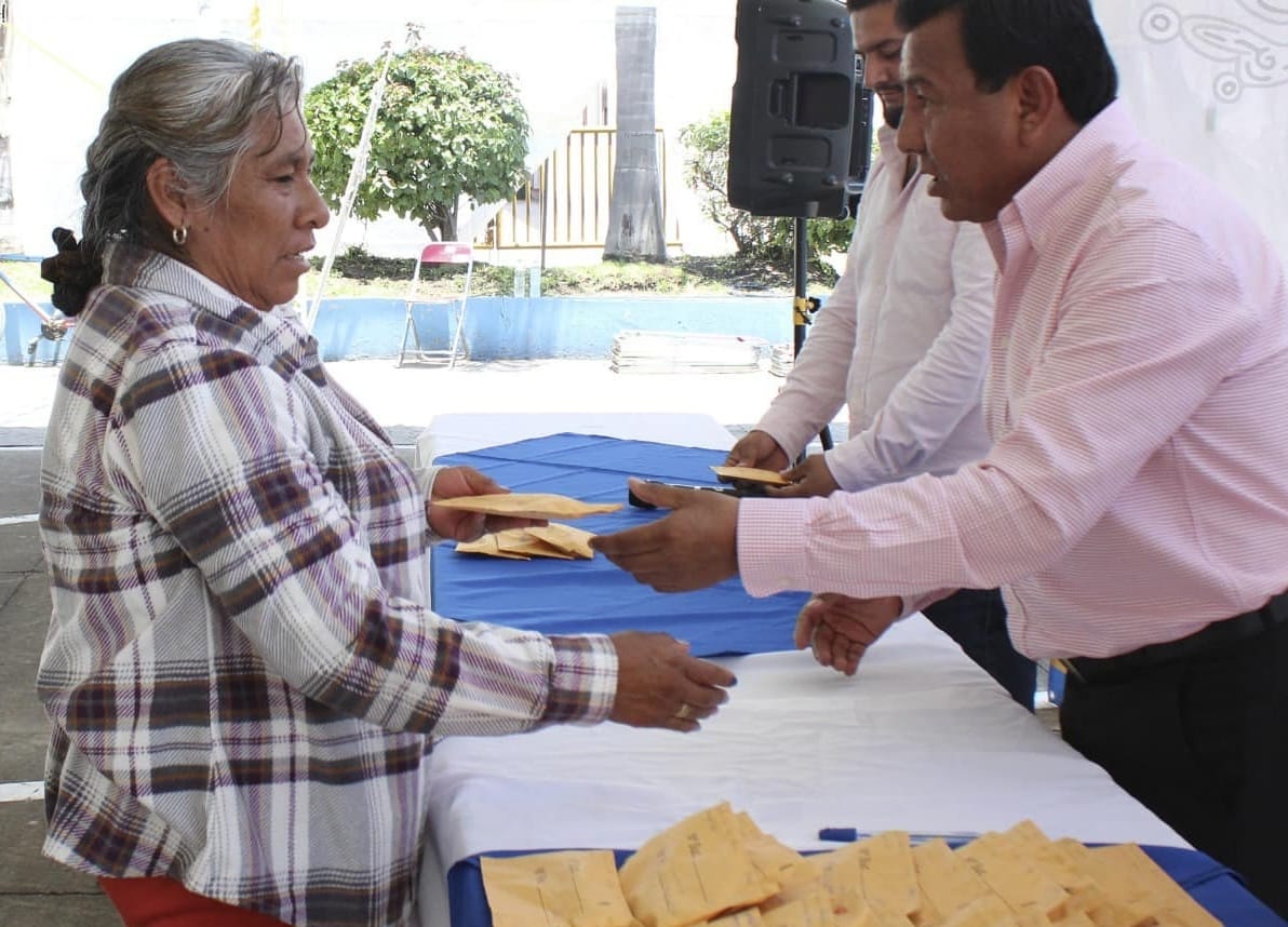 En su 4ª edición Coronango y Fundación Devlyn obsequian 180 lentes a personas de sectores vulnerables