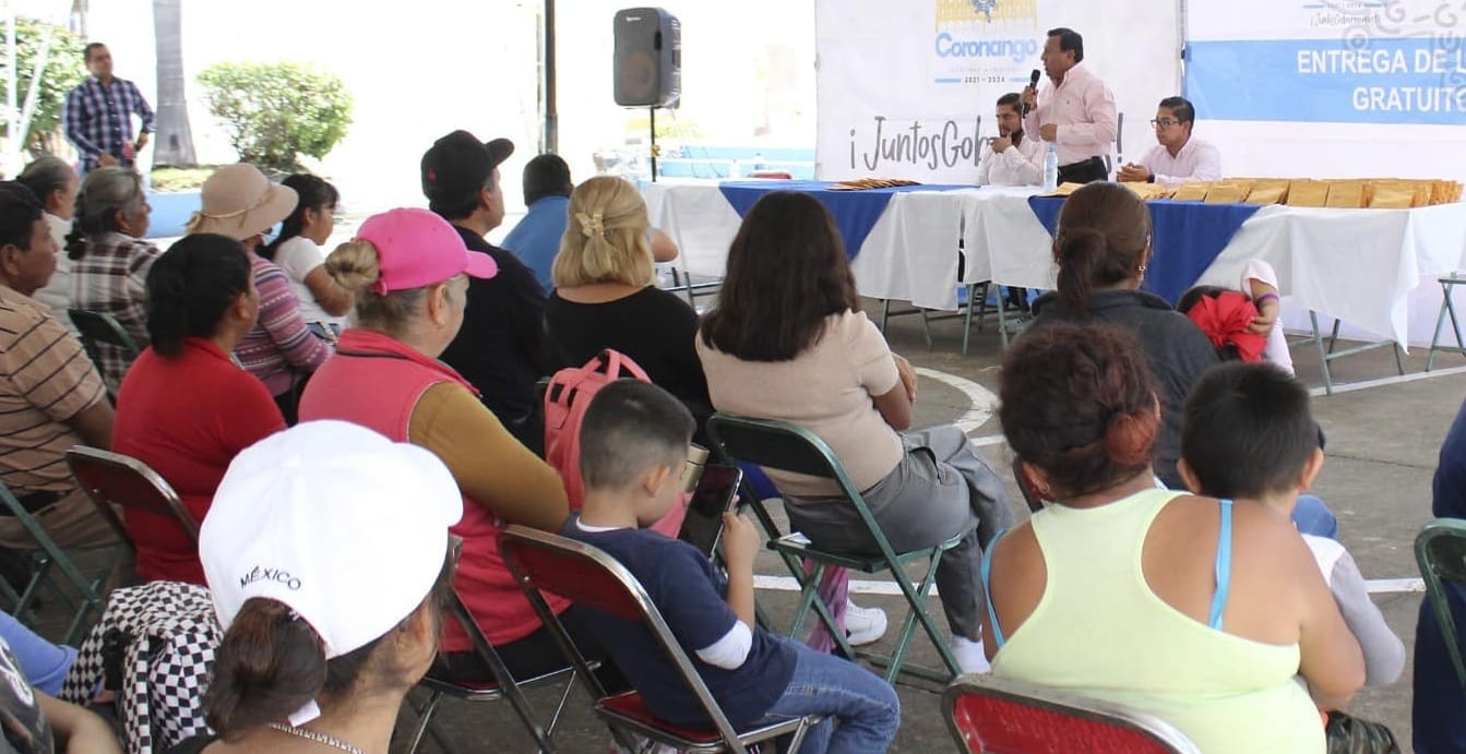 En su 4ª edición Coronango y Fundación Devlyn obsequian 180 lentes a persoans de sectores vulnerables