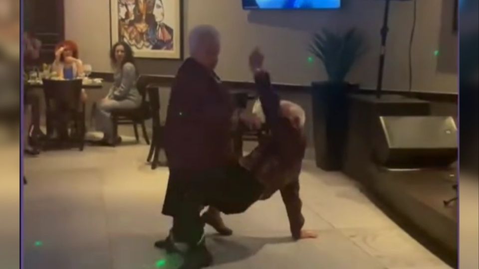 Por: Cortesía Abuelitos dan cátedra y sorprenden al bailar al ritmo de "Tití me preguntó" (Vídeo)