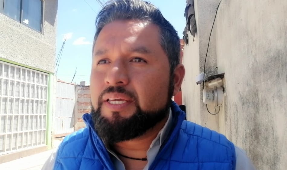 Por: Cortesía Lula Pineda Permanente labor de bacheo aún en temporada de lluvias en Cuautlancingo: Juventino León