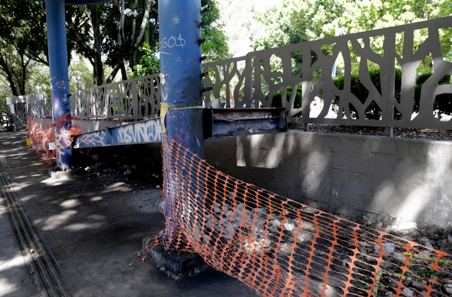 Por: Cortesía Material del puente peatonal en Plaza Dorada podría ser donado tras su retiro