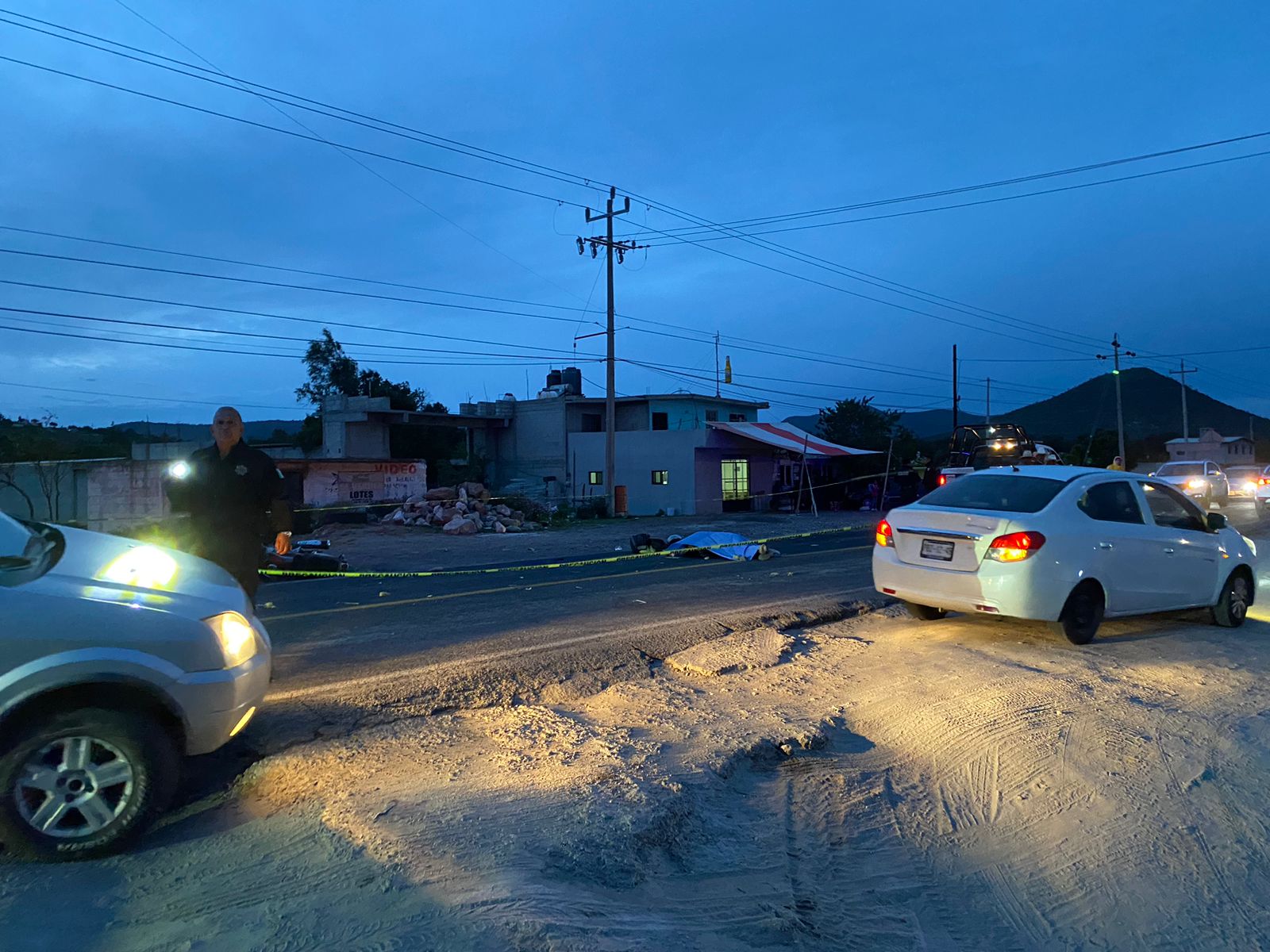 Muere motociclista tras ser atropellado por un vehículo en Tequexquitla.