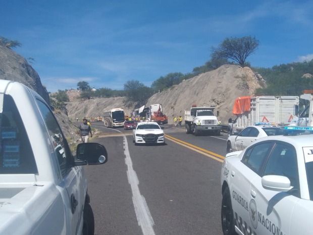 Por: Cortesía Mueren 16 personas tras choque en límites entre Oaxaca y Puebla