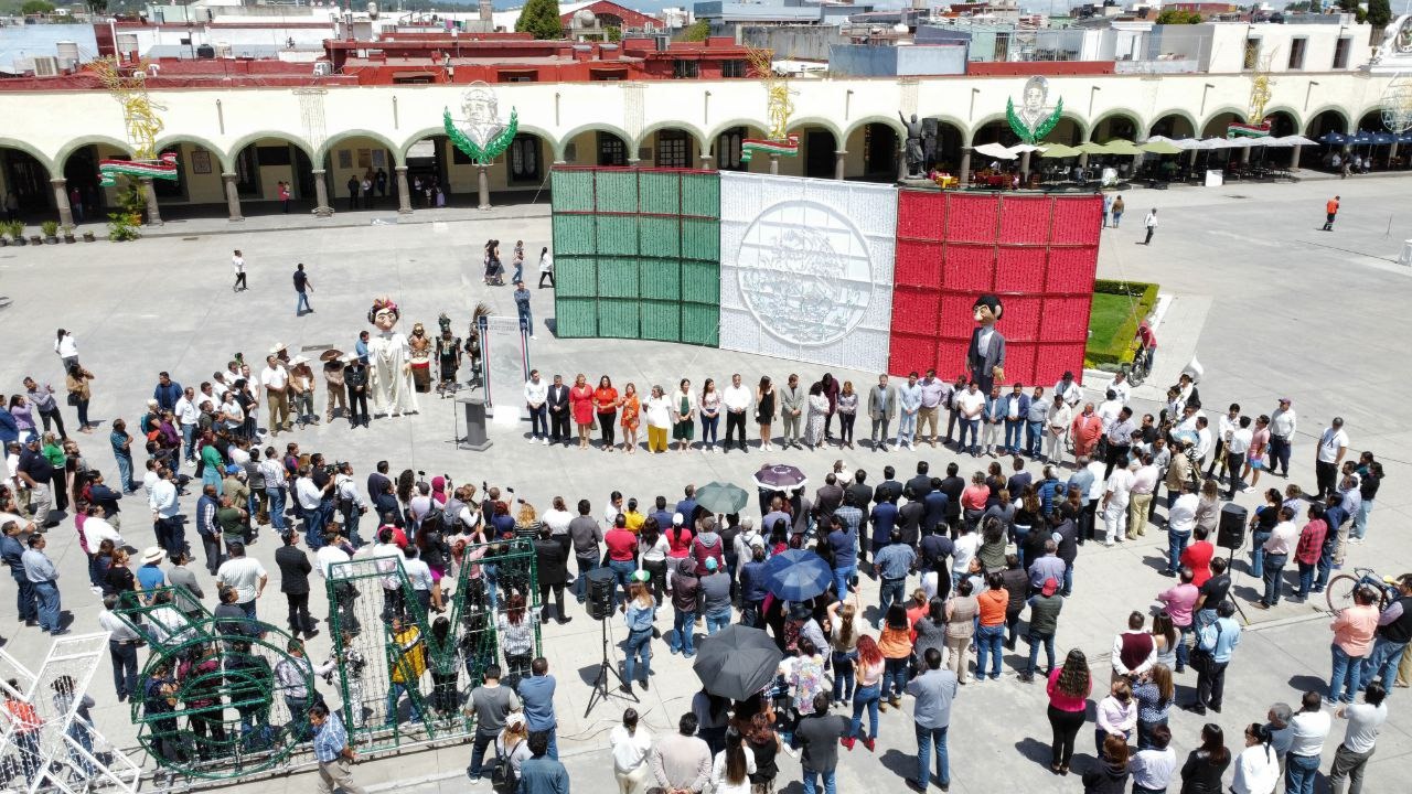 Comunicado oficial Paola Angon da inicio a las fiestas patrias en San Pedro Cholula, con la colocación del bando solemne