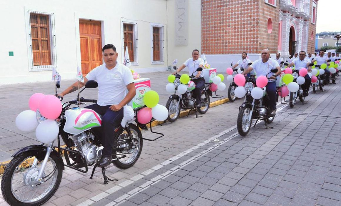 Por: Cortesía Entrega Lorena Cuellar parque vehicular de Sepomex en el estado