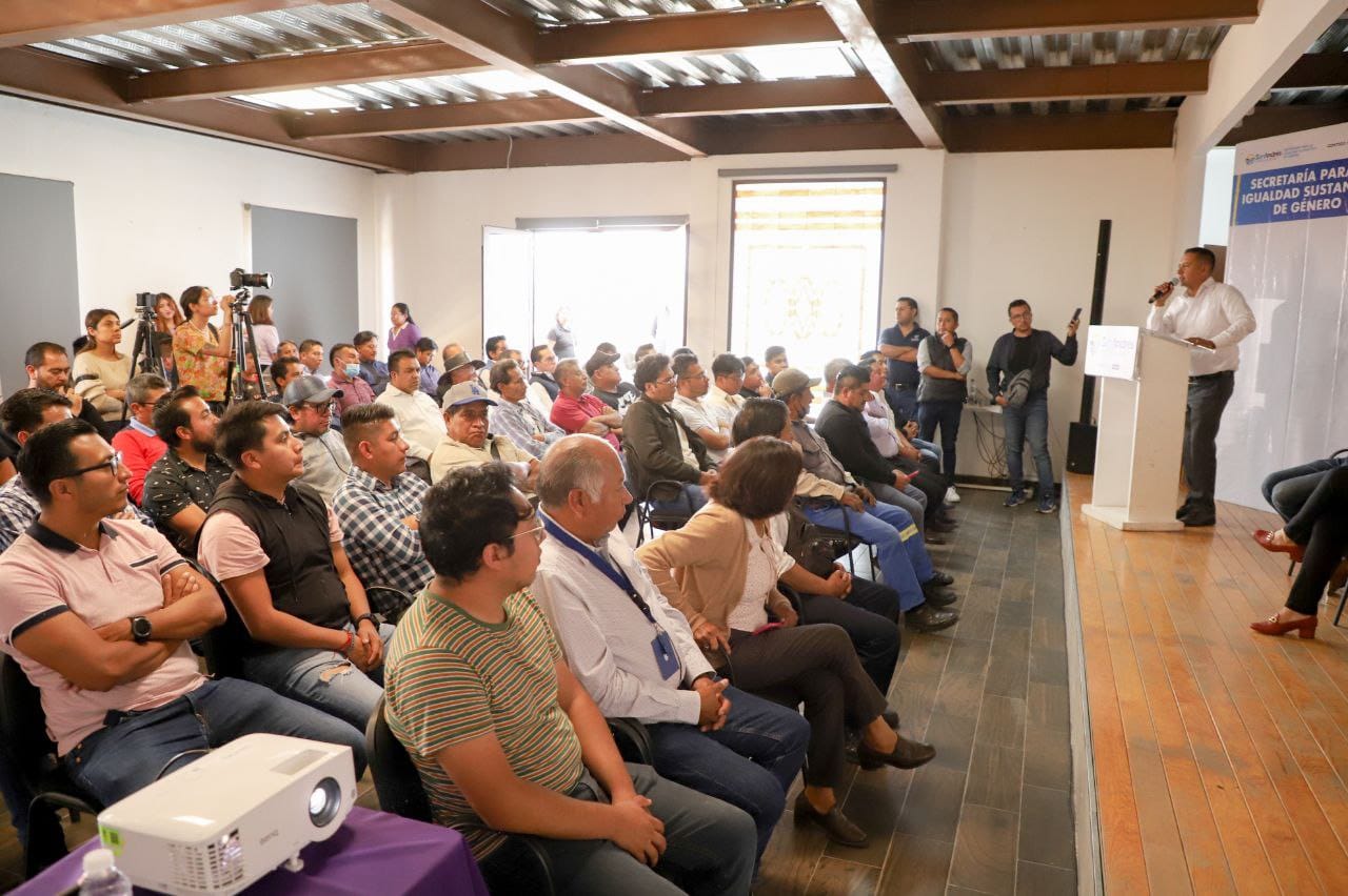 Imparte Ayuntamiento de San Andrés la conferencia Masculinidades Igualitarias y Paternidades Corresponsables