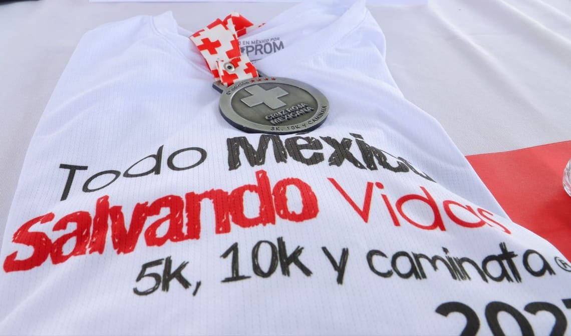 Comunicado oficial Presenta ayuntamiento de San Andrés Cholula y Cruz Roja la playera y medalla de la carrera todo México Salvando Vidas