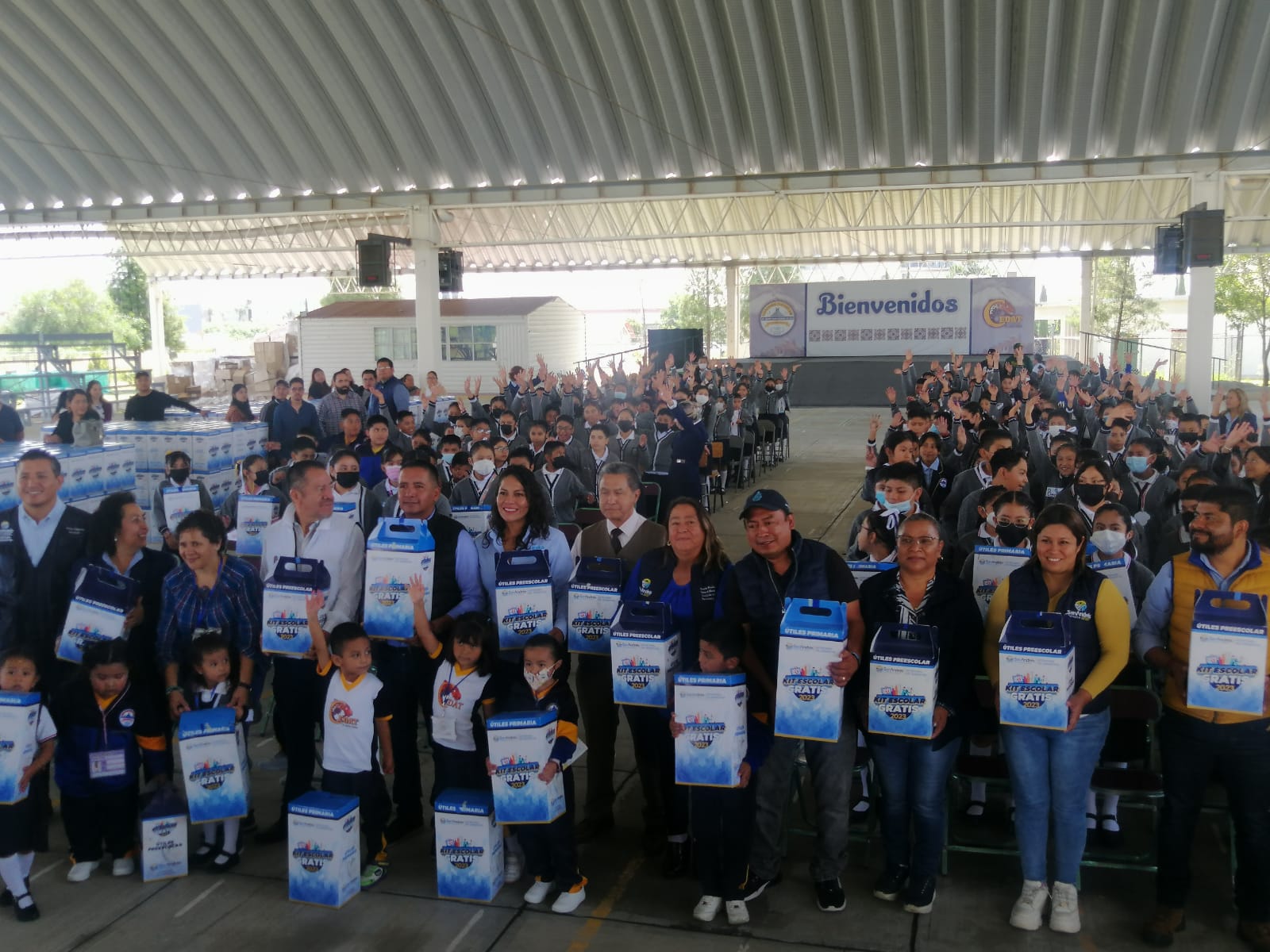 San Andrés Cholula ayuda a la economía familiar con entrega de 14 mil kits a escolares de escuelas públicas